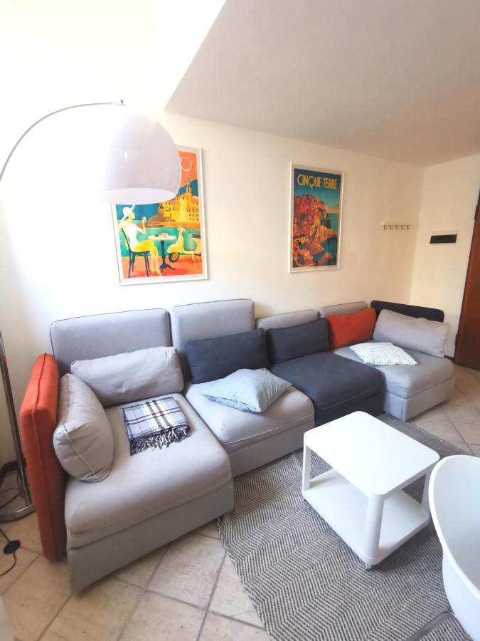 Old Town Apartment With Terrace - Live Love Lake Пескиера дел Гарда Екстериор снимка
