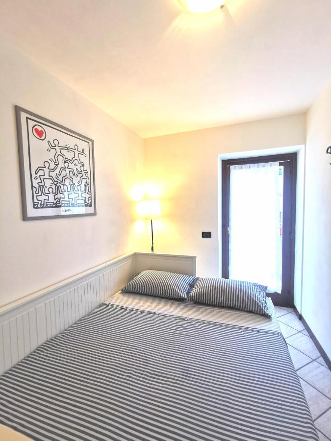 Old Town Apartment With Terrace - Live Love Lake Пескиера дел Гарда Екстериор снимка