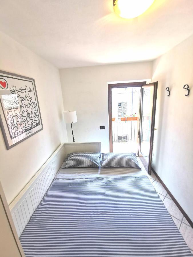 Old Town Apartment With Terrace - Live Love Lake Пескиера дел Гарда Екстериор снимка