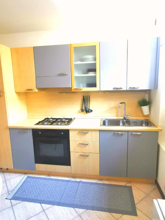 Old Town Apartment With Terrace - Live Love Lake Пескиера дел Гарда Екстериор снимка