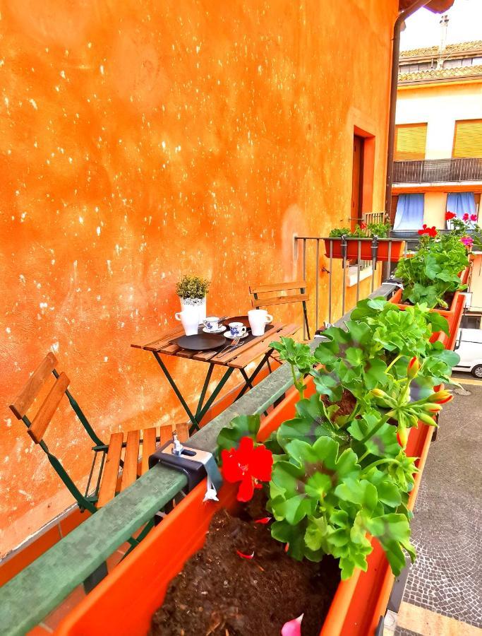 Old Town Apartment With Terrace - Live Love Lake Пескиера дел Гарда Екстериор снимка