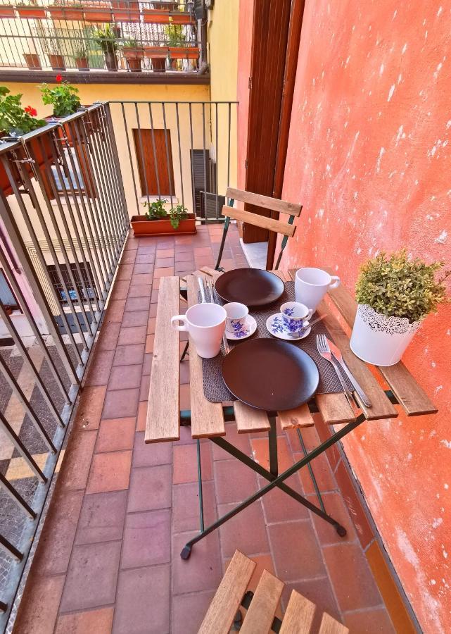 Old Town Apartment With Terrace - Live Love Lake Пескиера дел Гарда Екстериор снимка