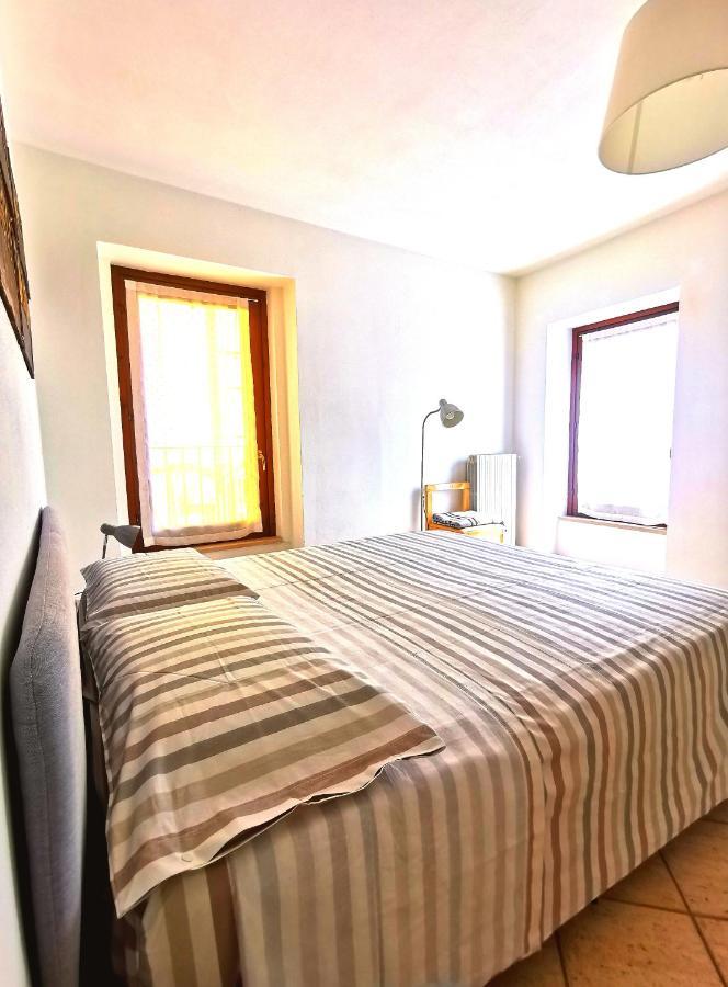 Old Town Apartment With Terrace - Live Love Lake Пескиера дел Гарда Екстериор снимка