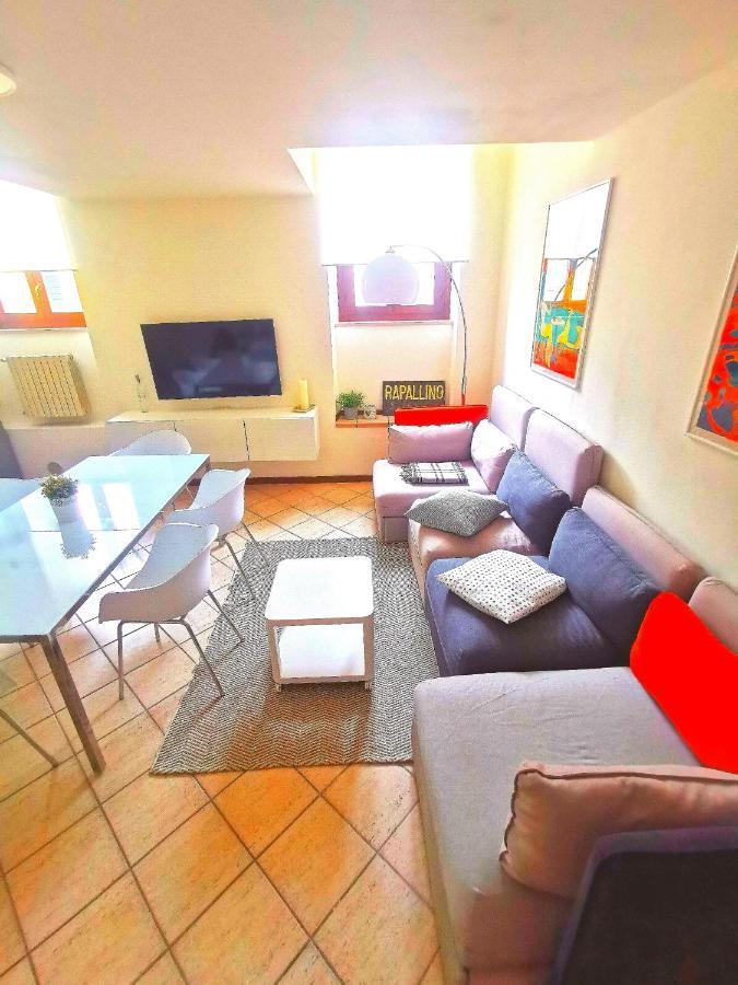 Old Town Apartment With Terrace - Live Love Lake Пескиера дел Гарда Екстериор снимка