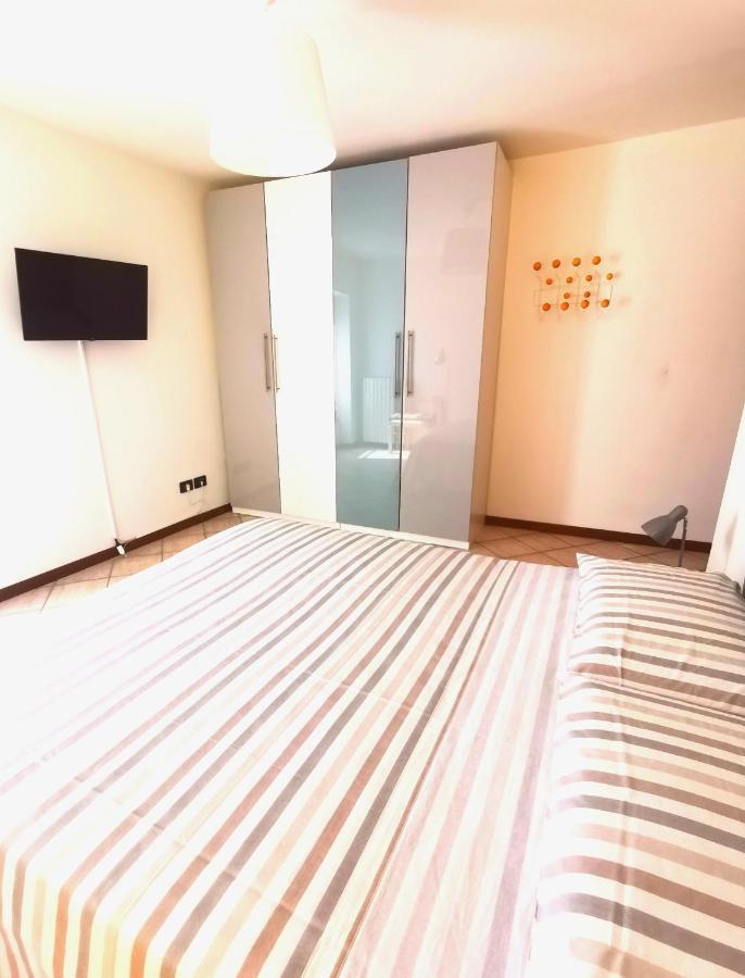 Old Town Apartment With Terrace - Live Love Lake Пескиера дел Гарда Екстериор снимка