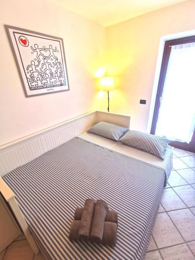 Old Town Apartment With Terrace - Live Love Lake Пескиера дел Гарда Екстериор снимка
